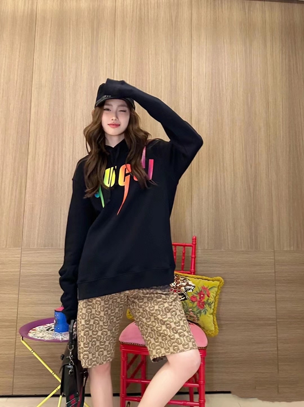 ブランドパーカー側面デザイン